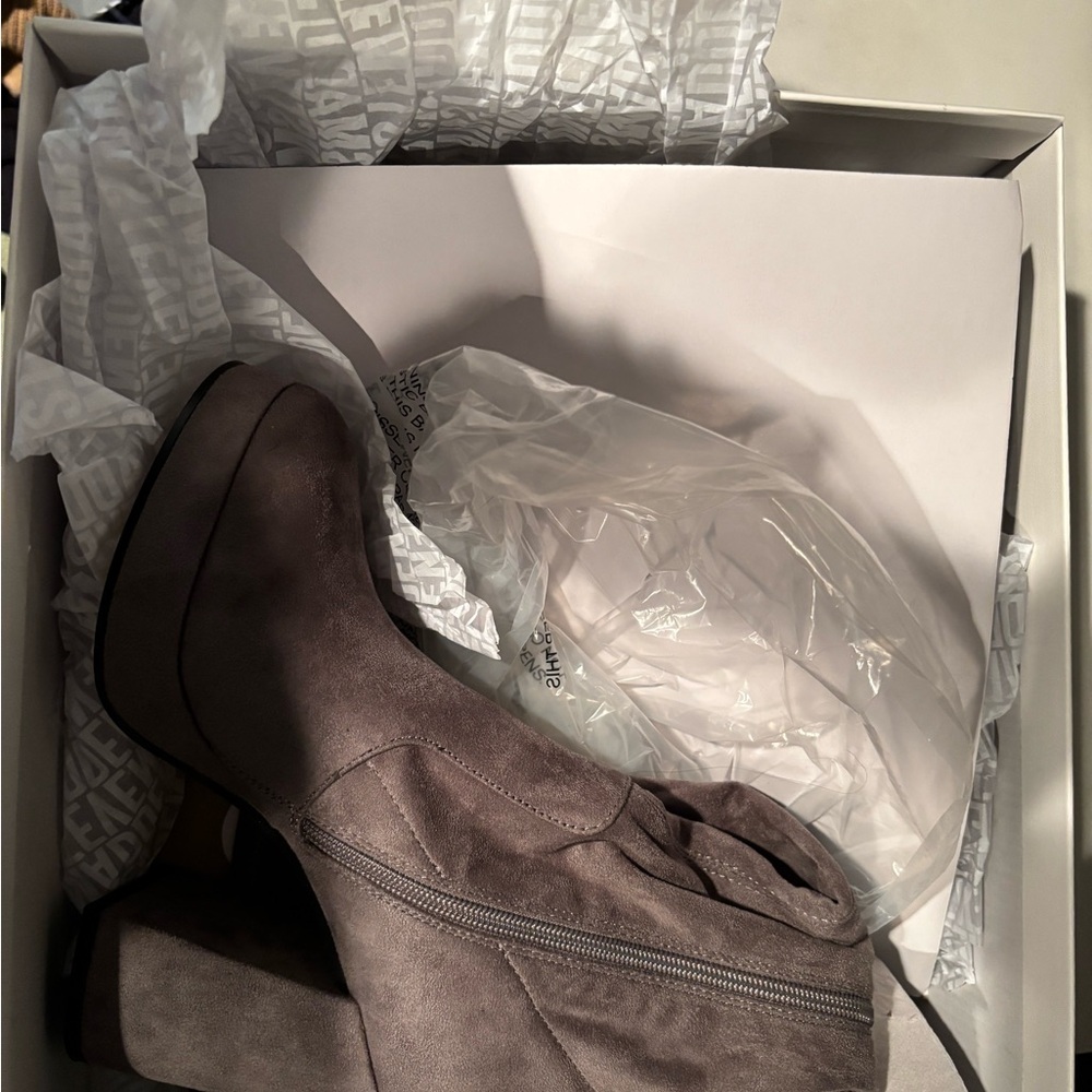 Steve Madden Suede Gray Heeled Boots knee high boots - Picture 2 of 3